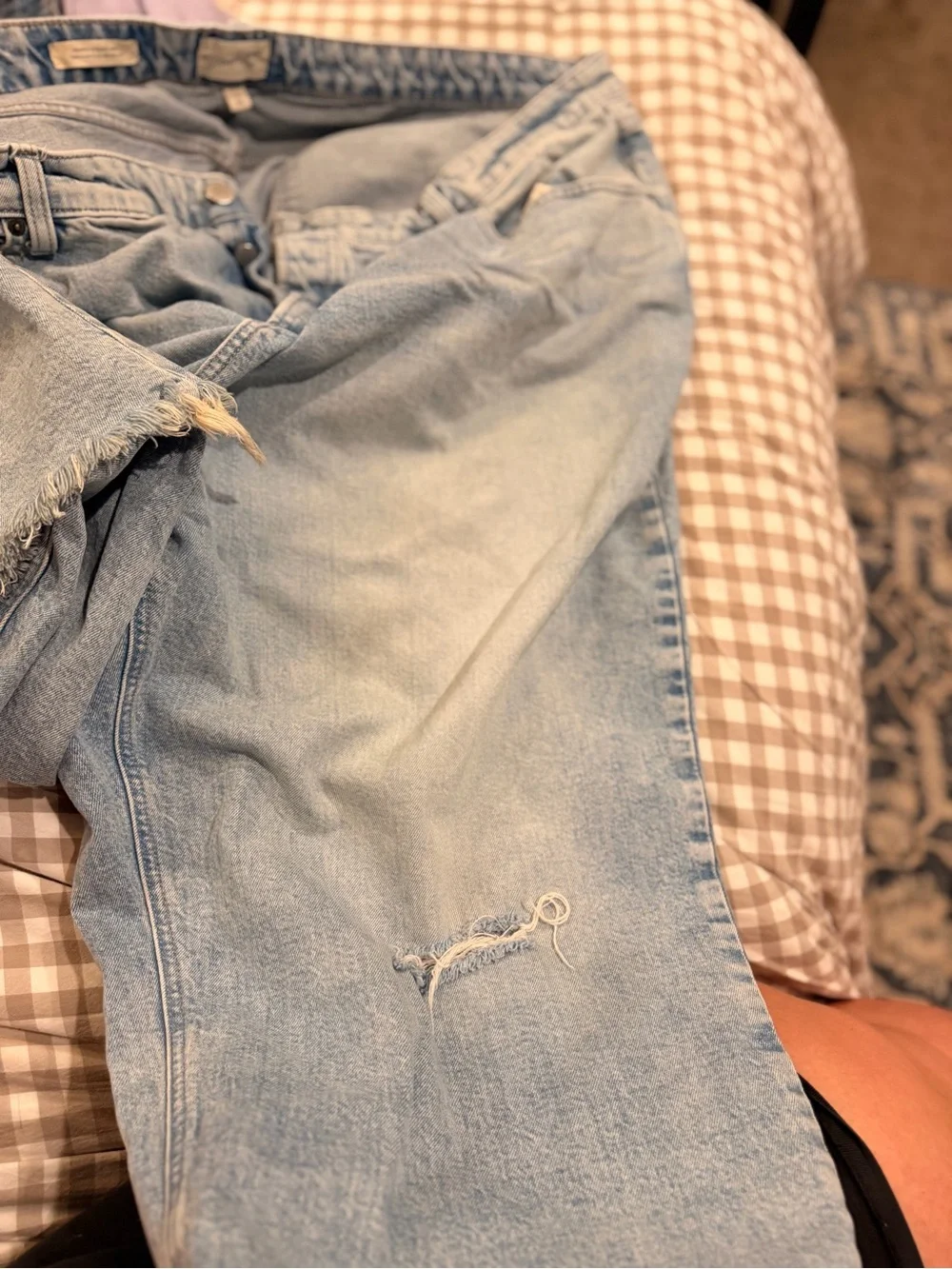 Universal Thread Light Blue Cropped Frayed Hem Jeans